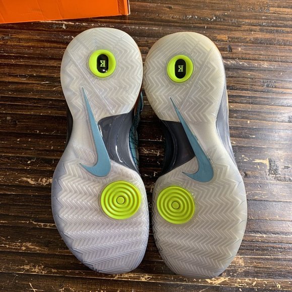 Nike Hyperdunk 2013 - Kyrie Irving Australia PE - Sz 9 - Men's - 599537 304 - Picture 6 of 7